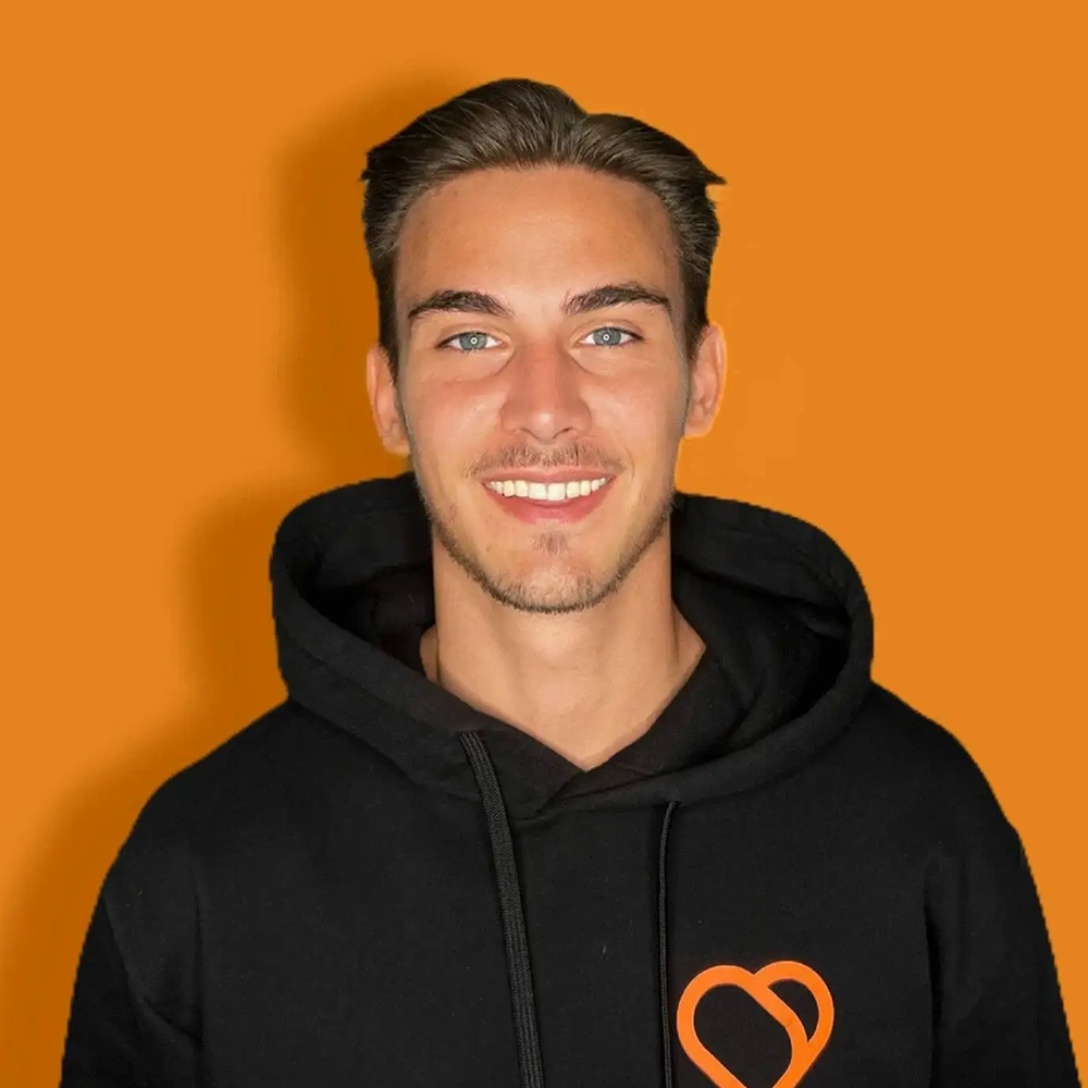 Portrait of Raul-Valentin Konnerth, CEO & Co-Founder @ Curawork